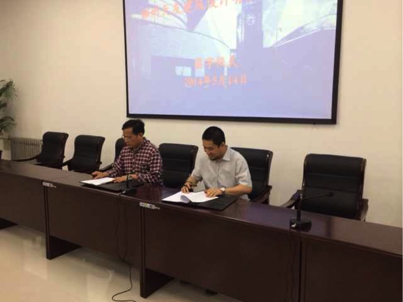 說明: http://www.lfhbjngs.com/uploads/allimg/140902/1-140Z22102312J.JPG